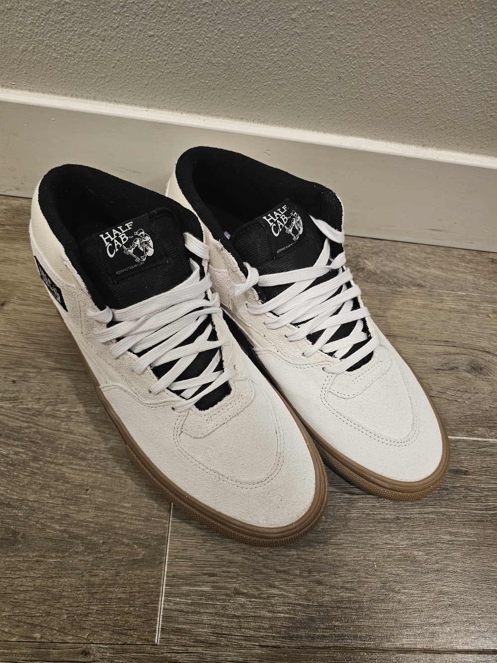 Vans Men’s Half Cab Sneakers in White and Gum - Picture 5 of 9